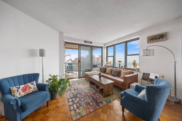 Peaceful and sunny Downtown Jersey City home