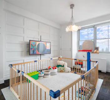 Kindred’s family-friendly home swaps offer safe play areas for toddlers, like this modern playroom with a gated playpen, toys, a basketball hoop, and a TV. Ideal for families traveling with little ones, Kindred ensures comfort, security, and engaging environments for young children.