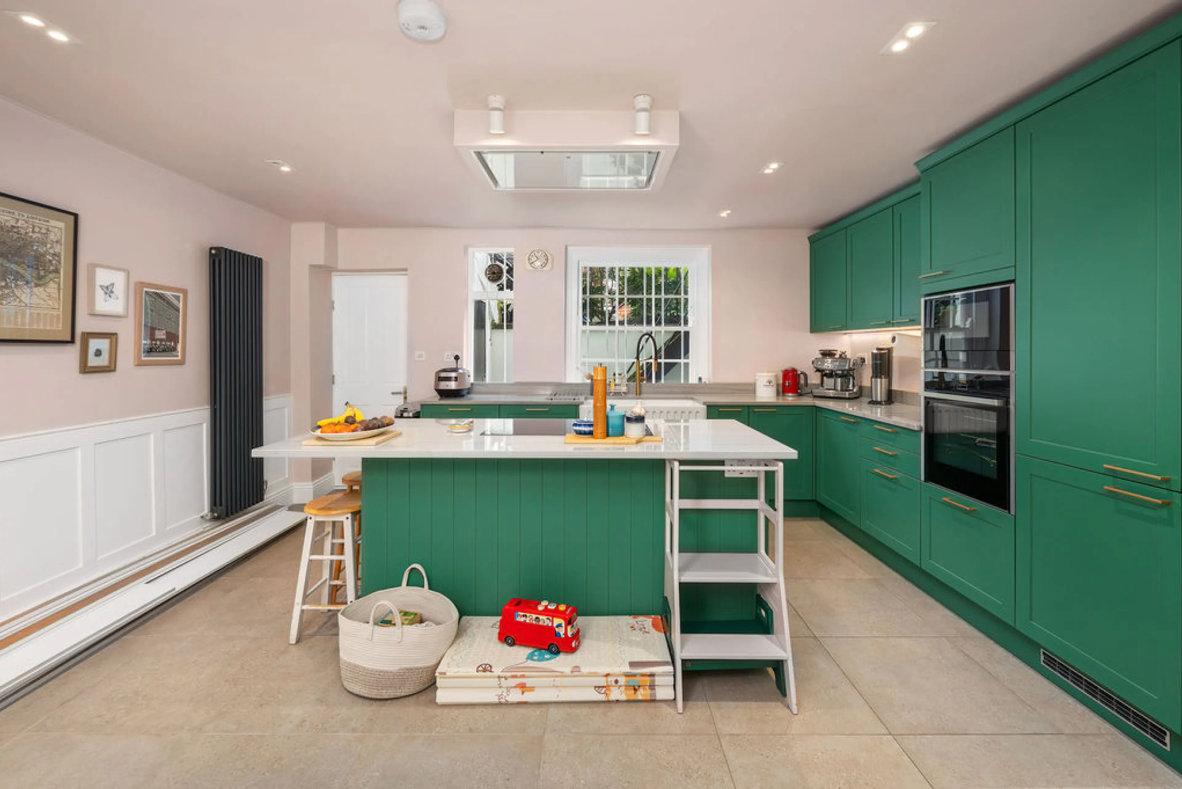 Regent, transitional space in the heart of the city