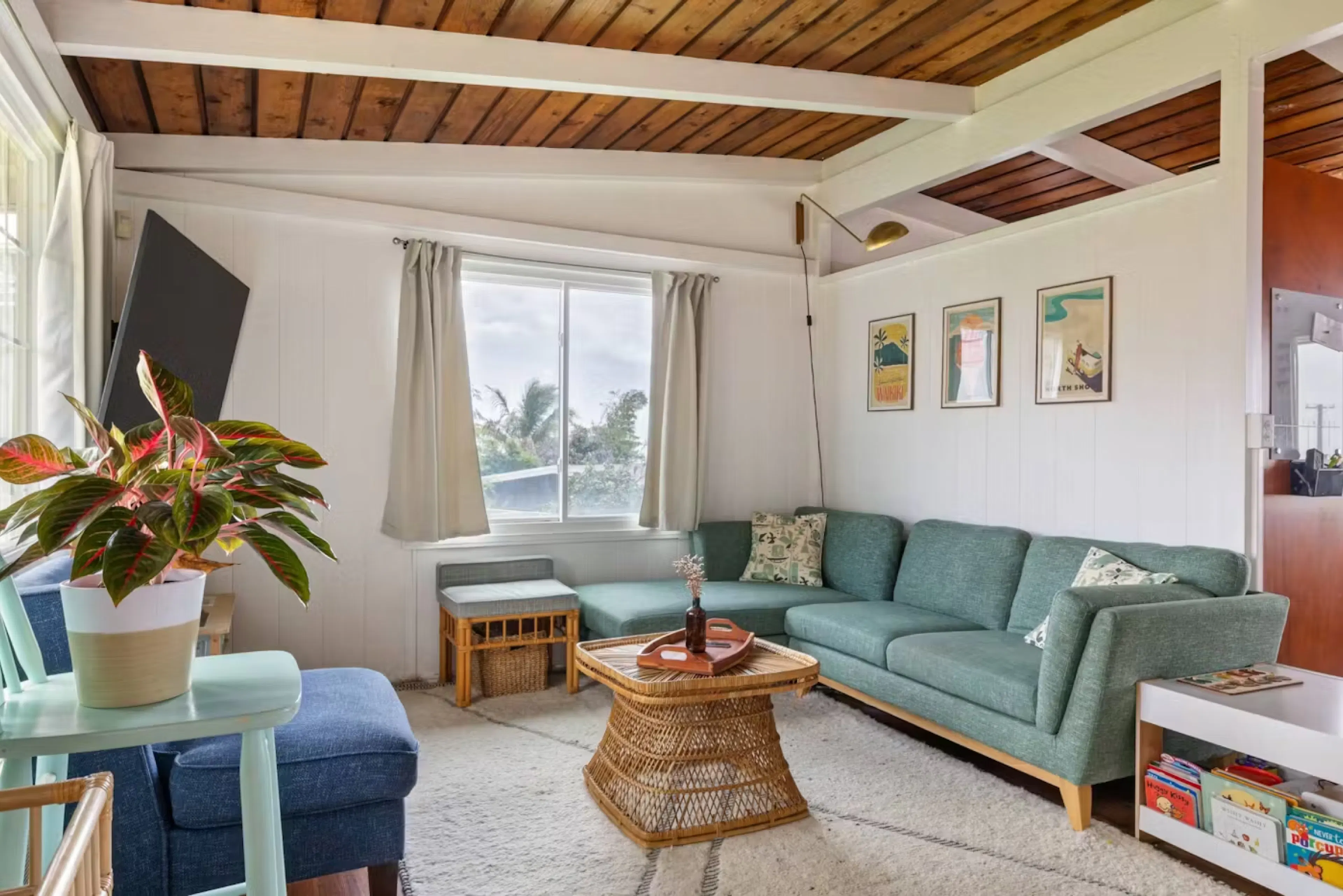 Elevated, naturalistic home on the edge of town near the airport