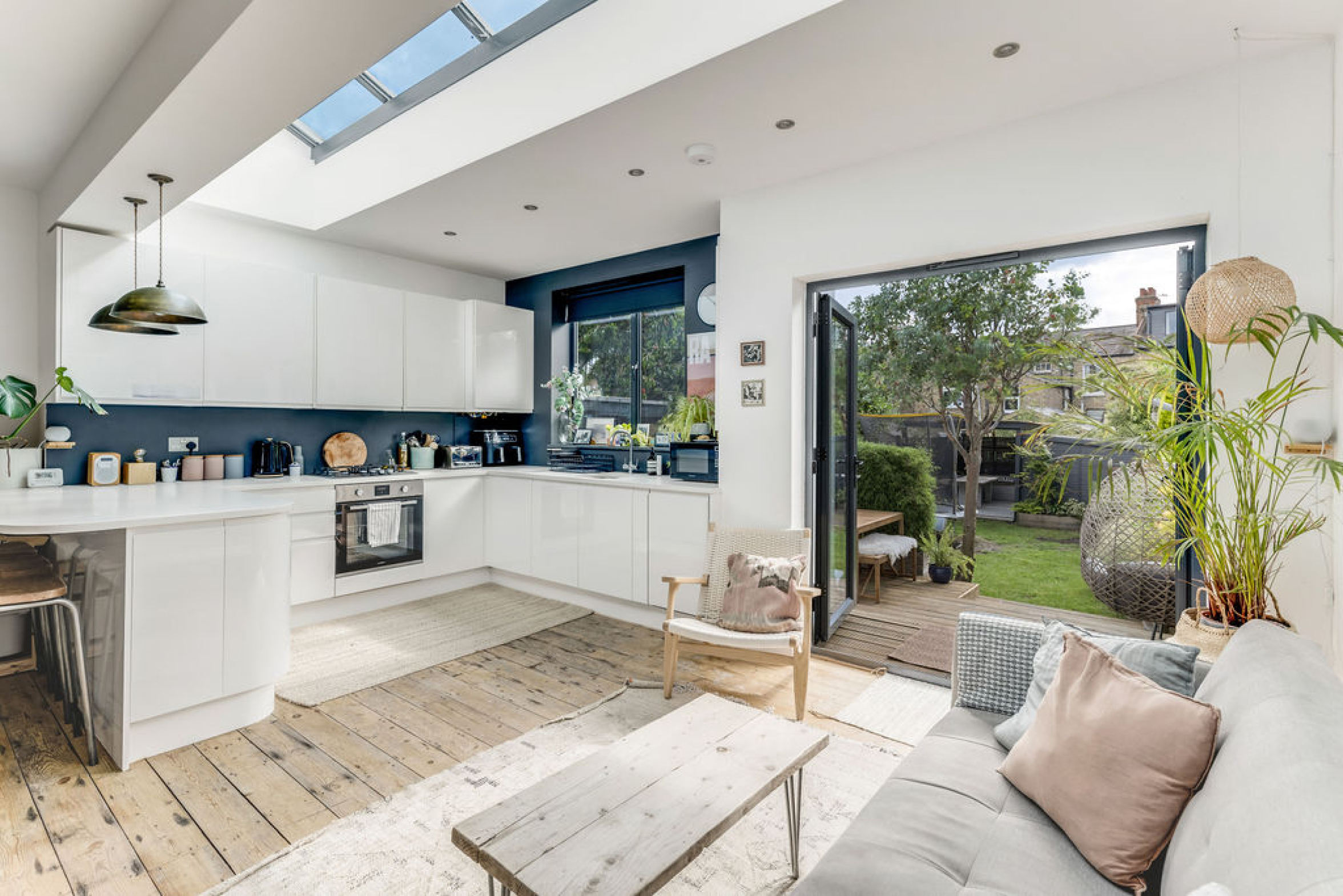 Bright and Elevated House surrounded by local pubs and cafes