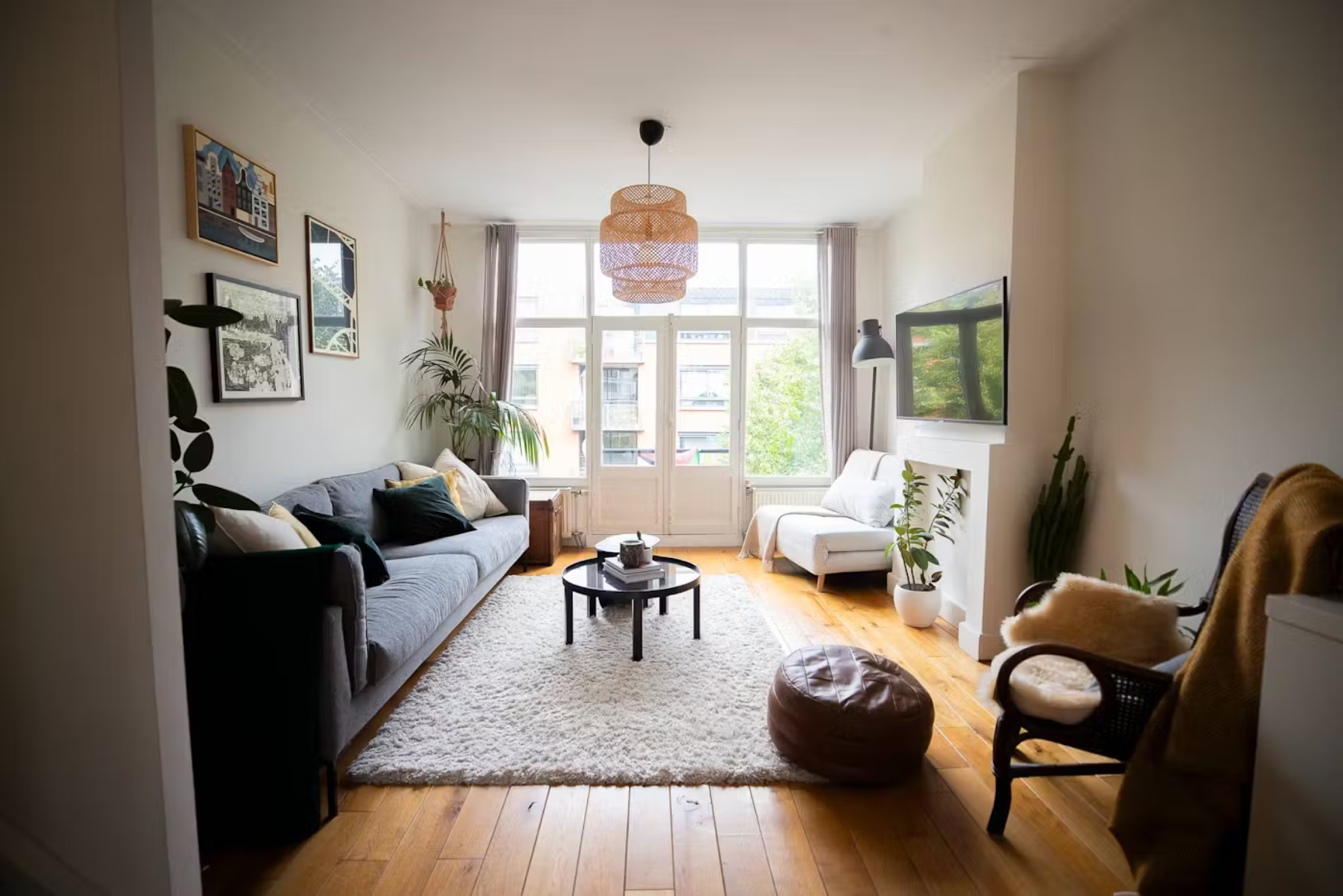 Modern, warm and inviting stay surrounded by canals