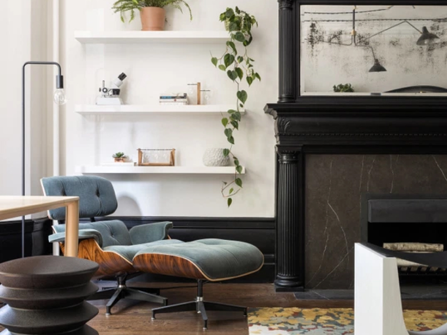 Découvrez le meilleur de la Grosse Pomme avec le service d'échange de domiciles de Kindred. Installez-vous confortablement dans ce domicile accueillant avec un fauteuil et ottomane Eames, une cheminée, des plantes d'intérieur et une lumière naturelle. Échangez votre domicile et vivez comme un local dans cet espace charmant et confortable au cœur de New York.